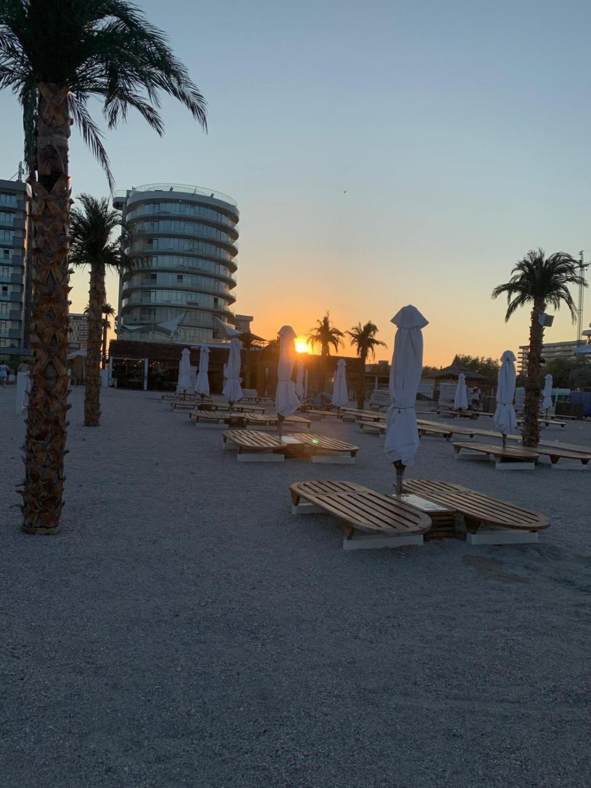 White Tower Mamaia Prestige Apartments Экстерьер фото